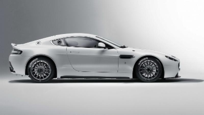 FOTO! Aston Martin de curse