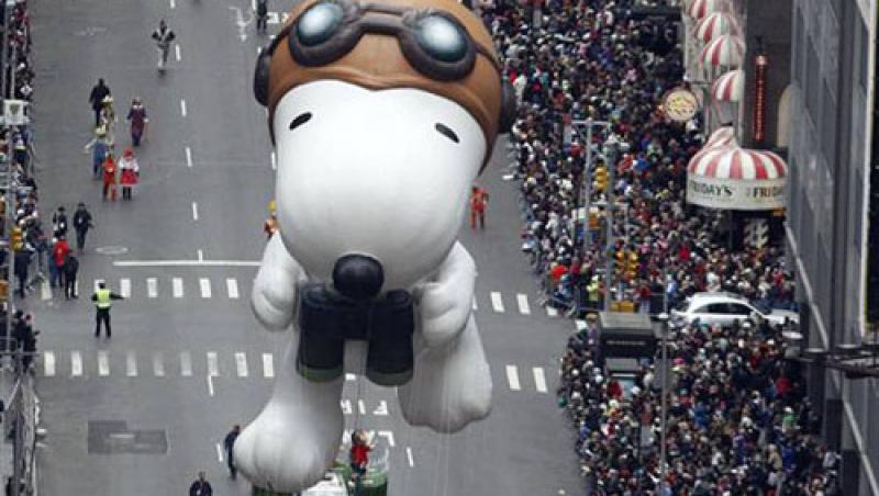 FOTO! Snoopy, Kung Fu Panda, Strumfii si alte personaje in parada Macy's