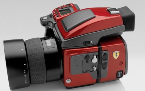Aparat foto H4D Ferrari - 21.500 euro!