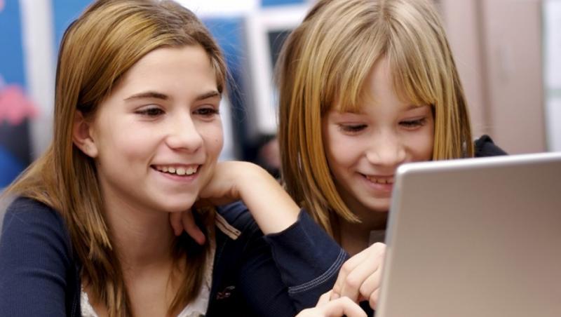 Internetul - motivul pentru care copiii devin tot mai slabi la invatatura?