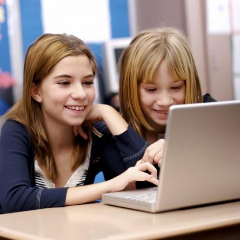 Internetul - motivul pentru care copiii devin tot mai slabi la invatatura?