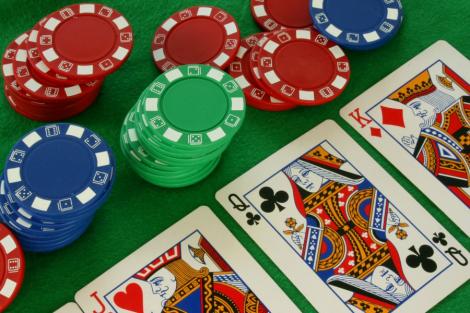 Bistrita: Sefii politiei joaca poker online de la locul de munca