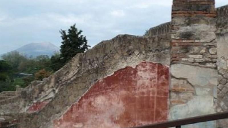 Un zid de 12 metri din situl arheologic Pompei s-a prabusit
