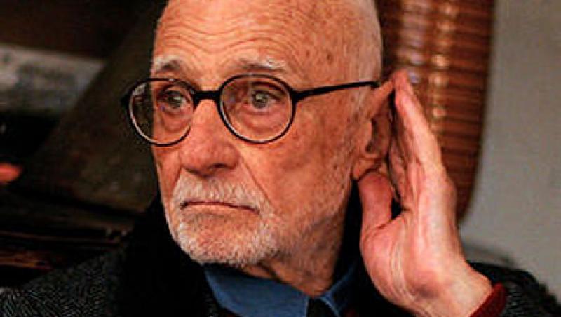 Cineastul Mario Monicelli s-a sinucis aseara la 95 de ani