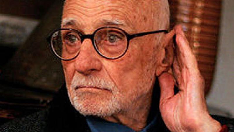 Cineastul Mario Monicelli s-a sinucis aseara la 95 de ani