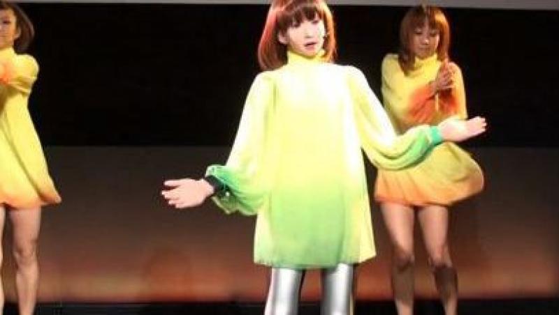 VIDEO! Vezi cum canta si danseaza robotul humanoid AIST!