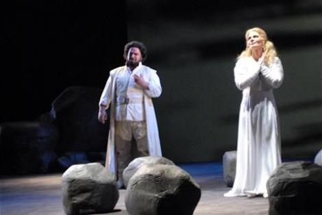 Tenorul turc Efe Kislali revine pe scena Operei Nationale