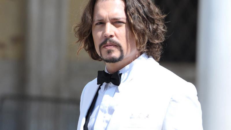 Johnny Depp se alatura grupului vamipirilor de la Hollywood