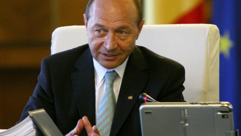 Basescu ii inchina ode lui Ceausescu