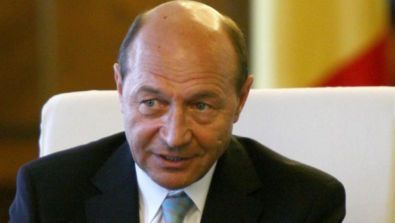 Basescu ii inchina ode lui Ceausescu