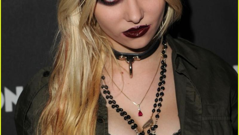 FOTO! Taylor Momsen, super sexy la petrecerea 