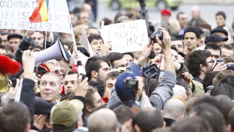 UPDATE! Manifestatie de solidaritate cu Mircea Badea in Piata Constitutiei