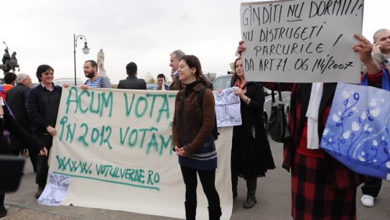Scandal in Parlament: Ecologistii protesteaza din balcoanele Camerei Deputatilor