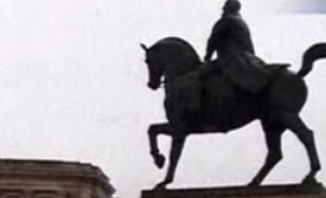 Statuia regelui Carol I din Piata Revolutiei, vandalizata de 1 Decembrie