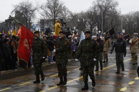 Incidente la parada: Doi soldati au facut hipotermie, altul a lesinat