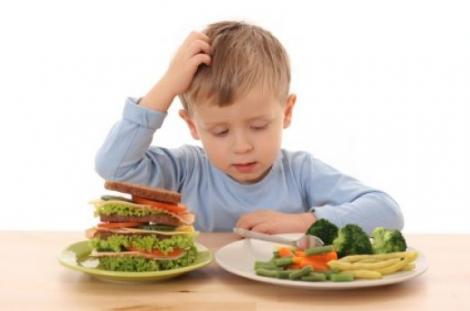 Top 10 alimente esentiale pentru copil