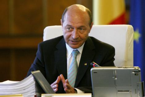 Basescu: "Romania a depasit momentul critic. Multumesc UDMR"