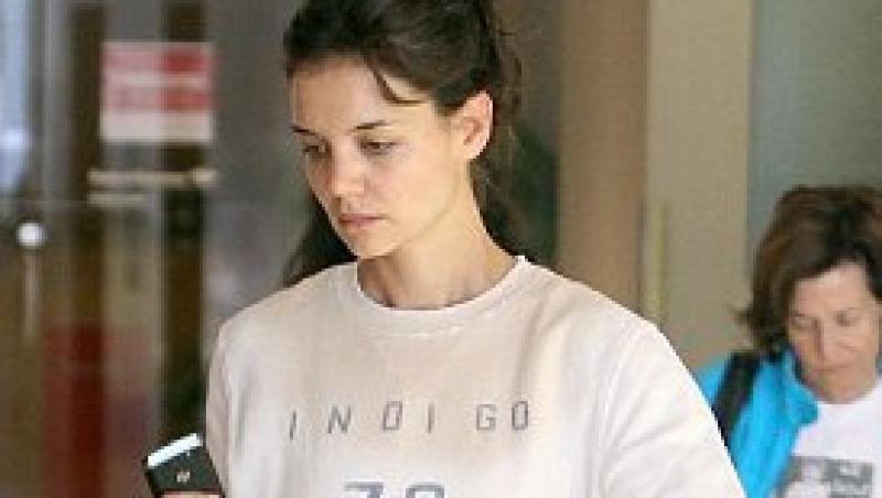 Katie Holmes, epuizata la sala de forta