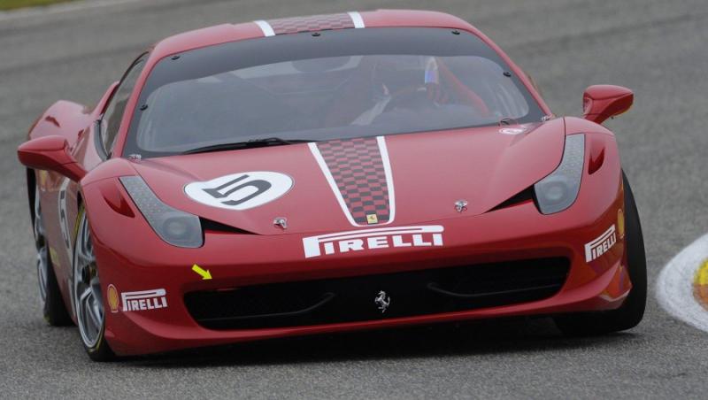 VIDEO: Ferrari 458 Challenge, pe circuit!