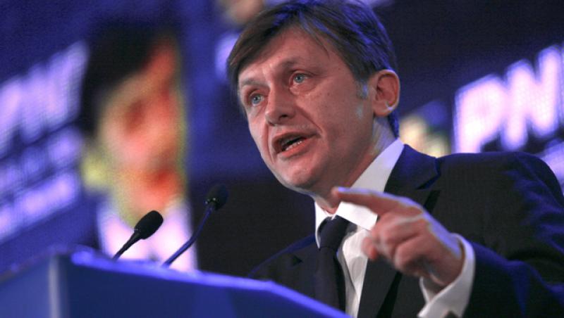 Opozitia se reuneste la Parlament. Antonescu: Singurul cadou de la Basescu pentru popor ar fi demisia