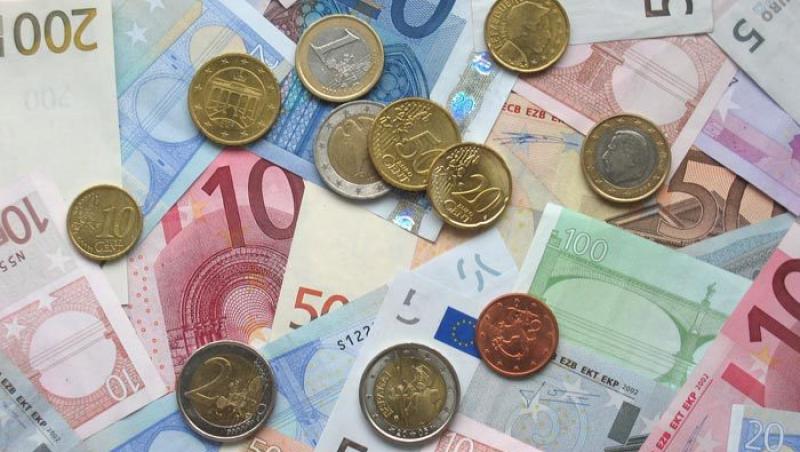 Leul continua sa se aprecieze fata de euro