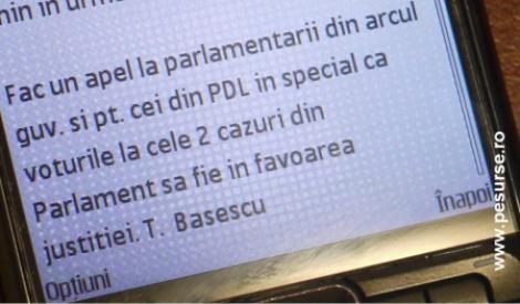 Cazul Ridzi: Deputatii PDL, indemnati sa voteze printr-un SMS semnat T. Basescu