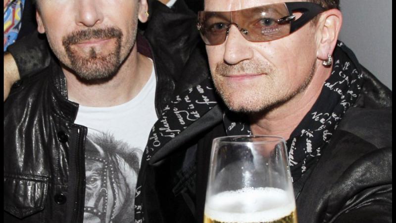 Trupa U2 a cantat unui om de afaceri roman