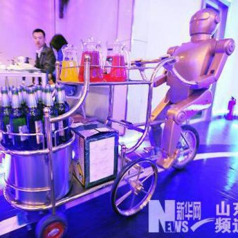 INEDIT: Chelneri roboti in China