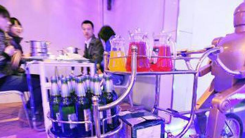 INEDIT: Chelneri roboti in China