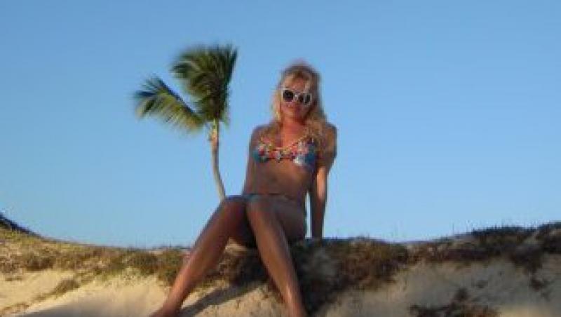FOTO! Pamela Anderson de Romania, sexy pe Facebook