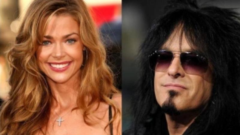 Denise Richards are o relatie cu basistul trupei Motley Crue