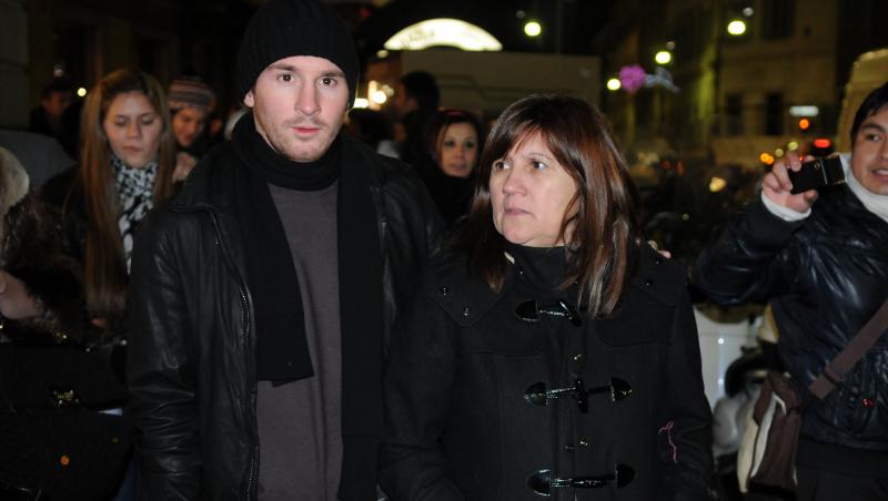 FOTO! Lionel Messi, la shopping cu mama