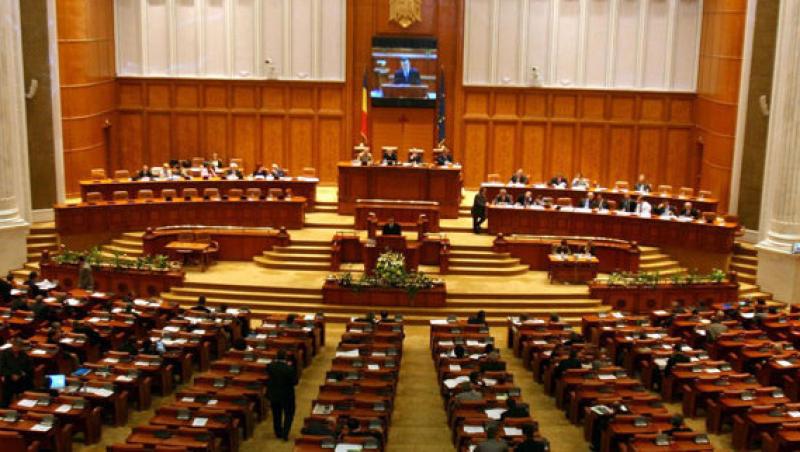 Motiunea de cenzura pe Legea salarizarii unitare va fi citita azi in Parlament