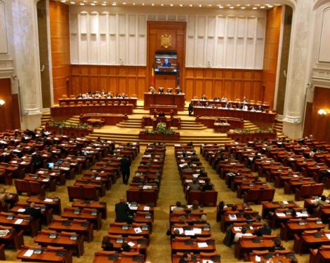 Motiunea de cenzura pe Legea salarizarii unitare va fi citita azi in Parlament