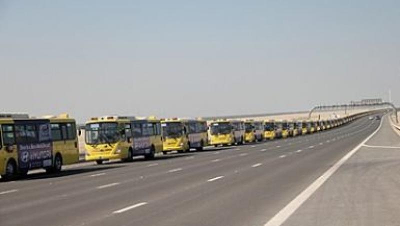 FOTO! Record mondial: 390 autobuze Hyundai aliniate pe o autostrada