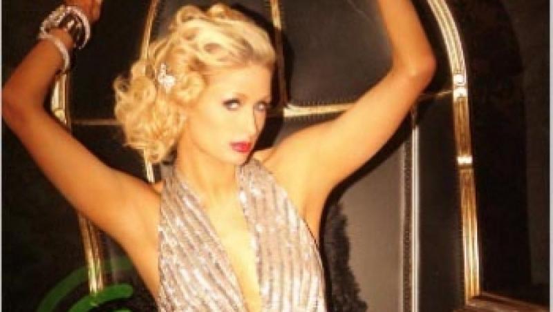 FOTO! Paris Hilton, cadoul perfect de Craciun pentru toti barbatii