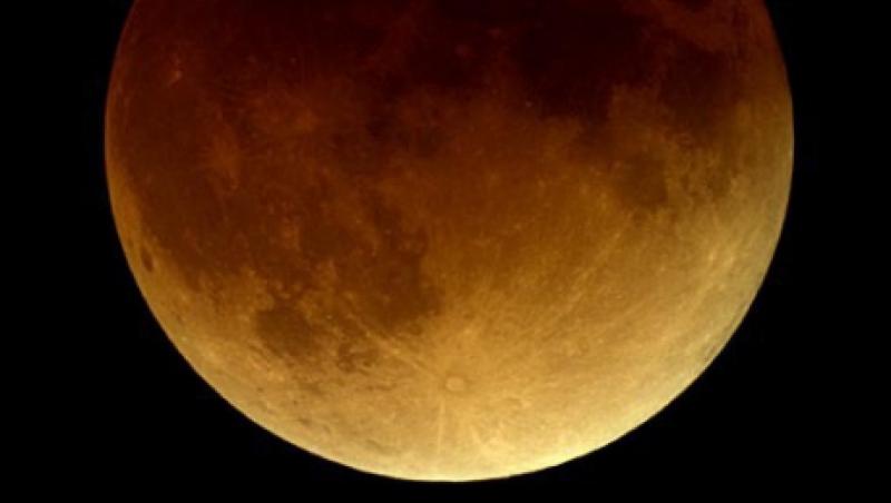 Eclipsa totala de Luna, vizibila si in Romania