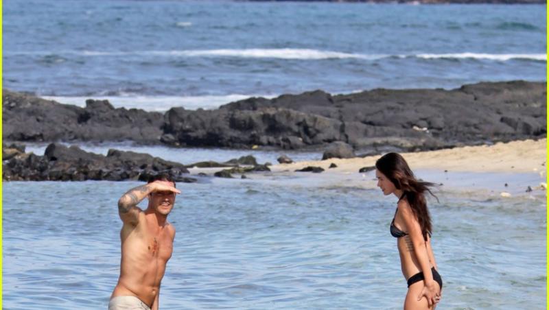 FOTO! Megan Fox, in bikini pe plaja