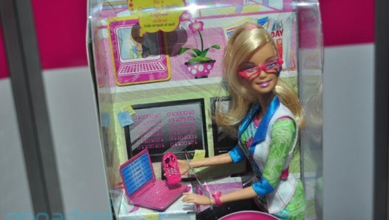 FOTO! O noua papusa Barbie: inginer de calculatoare
