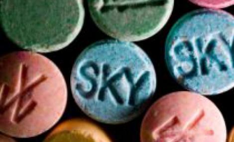 Bali: O thailandeza a inghitit 1.280 de pastile de ecstasy, pentru a putea trece de vamesi