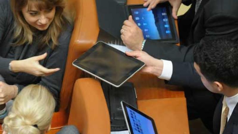 Fita de parlamentar pe timp de criza: iPad