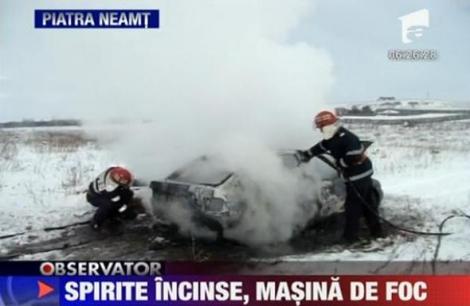 VIDEO! Un tanar si-a incediat masina, din cauza iubitei