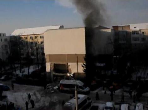 UPDATE! Explozie violenta intr-un bloc din Bacau. 2 raniti, in stare grava