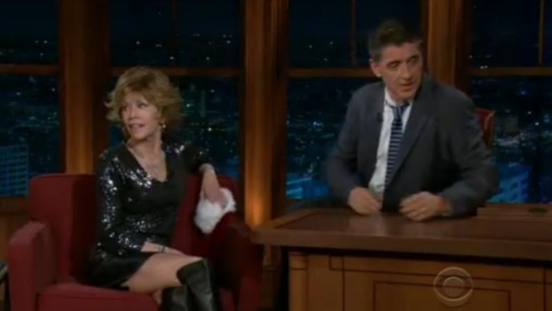 VIDEO! Actrita Jane Fonda arata senzational la 73 de ani in fusta scurta de piele si cizme