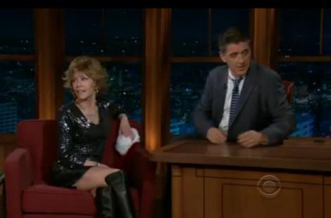 VIDEO! Actrita Jane Fonda arata senzational la 73 de ani in fusta scurta de piele si cizme