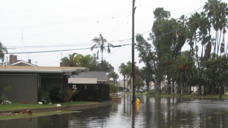 Stare de urgenta, in sudul Californiei, dupa sase zile de ploi neincetate