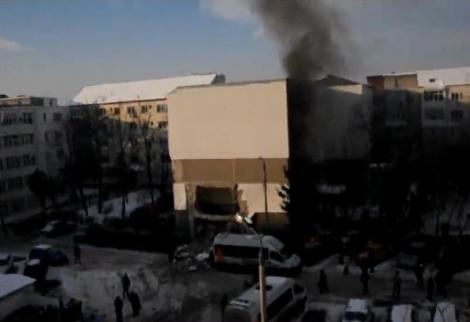 Explozia din Bacau, provocata de o scurgere de gaze din conducta aflata in fata blocului