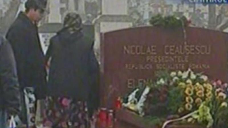 Pelerinaj la mormantul sotilor Ceausescu, la 21 de ani de la moartea lor