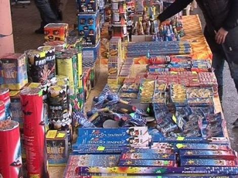 Operatiunea "Foc de artificii": zeci de tone de materiale pirotehnice, confiscate