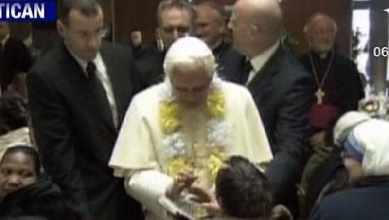 VIDEO! O romanca din Italia a luat masa cu Papa Benedict